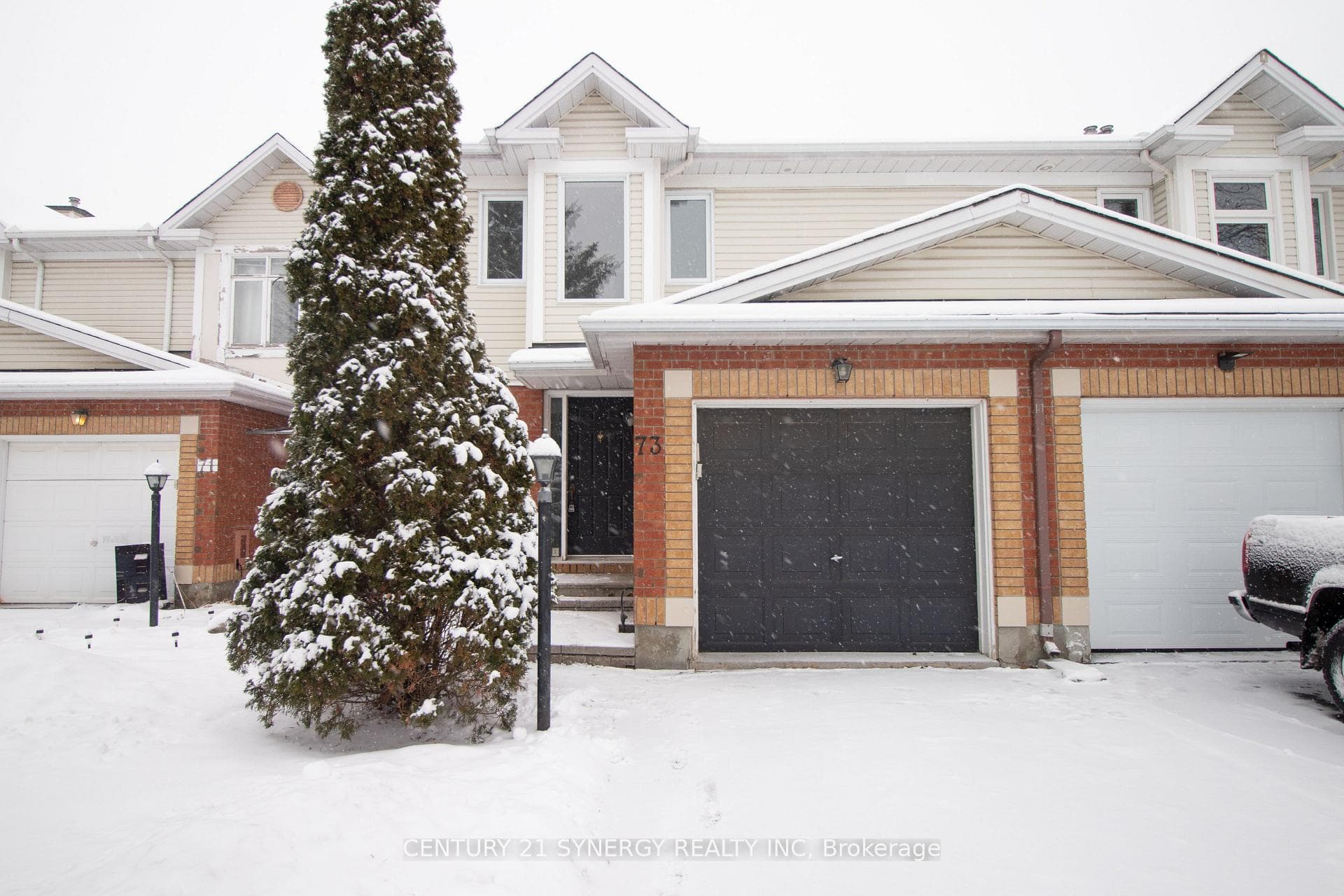 73 Longshire Circle photo 1