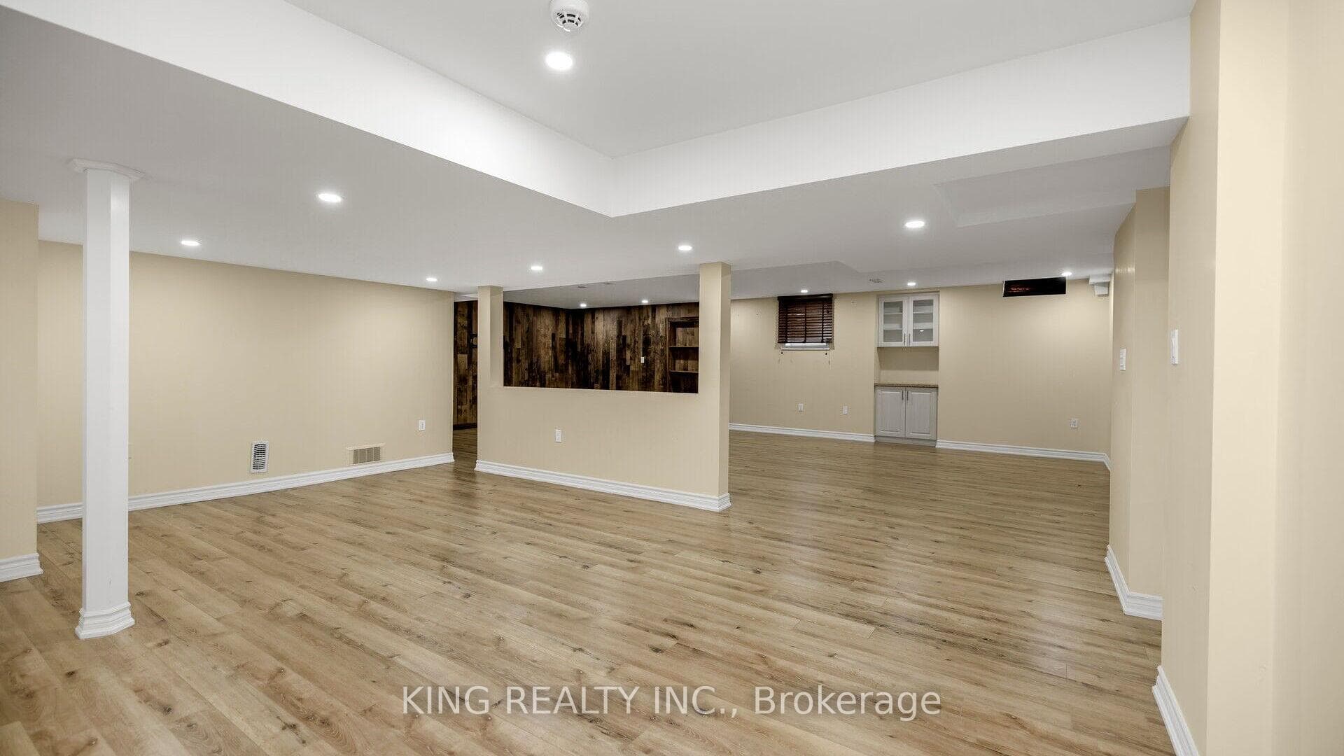 77 Antibes Drive photo 35