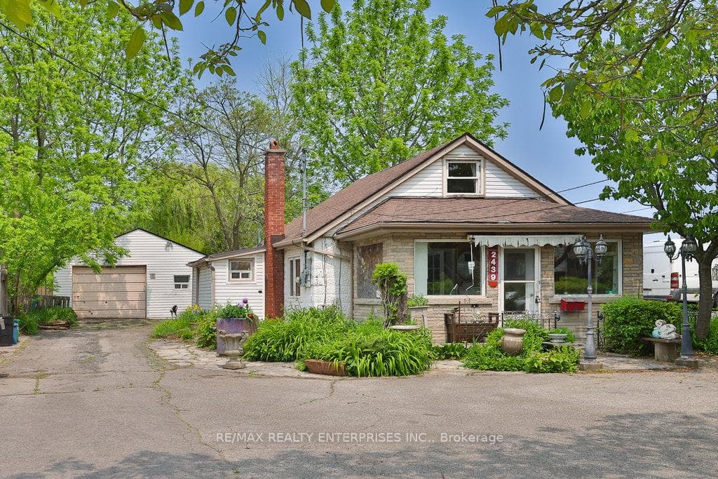 2439 Prospect Street photo 1