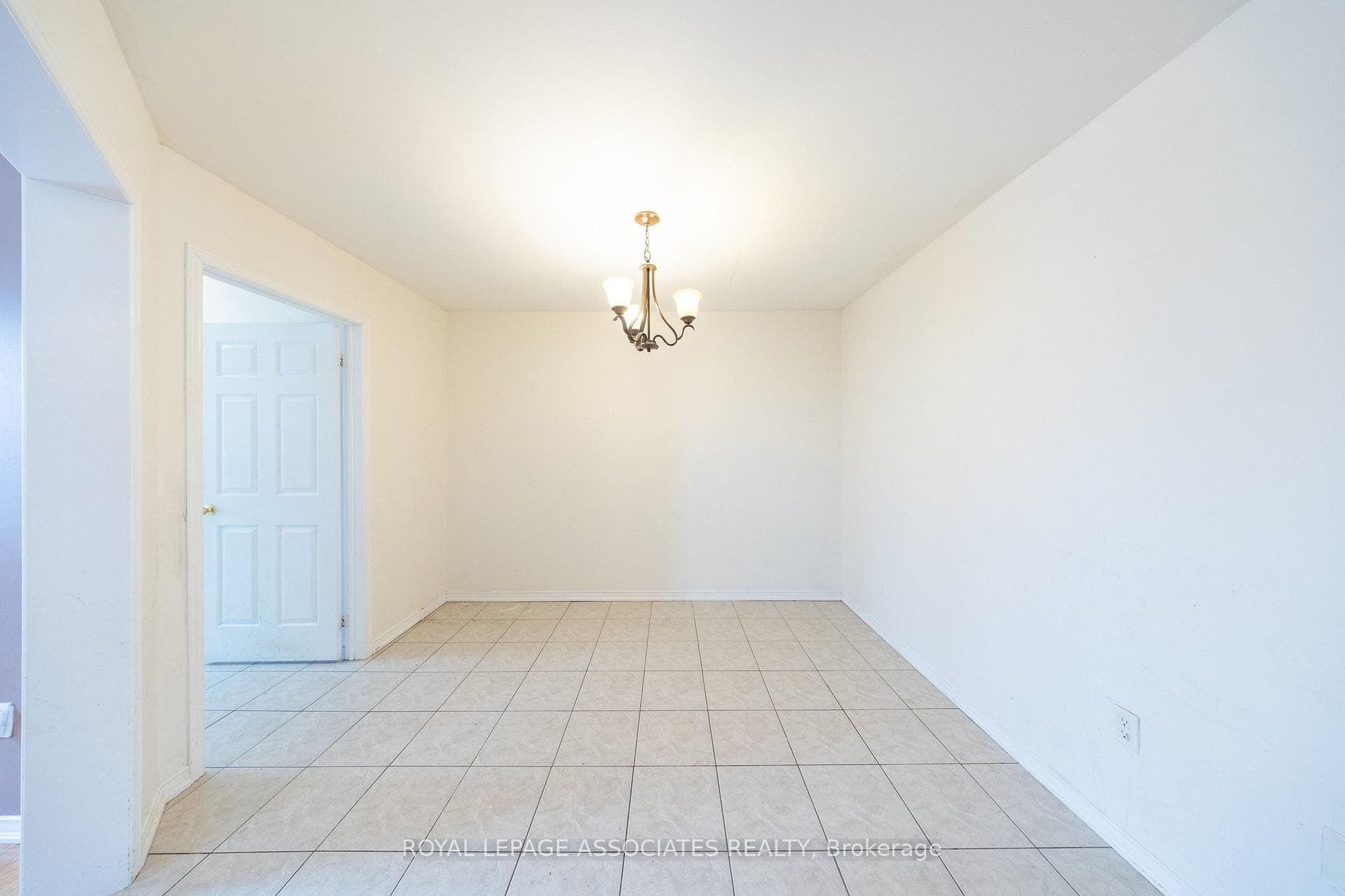 77 Andriana Crescent photo 9