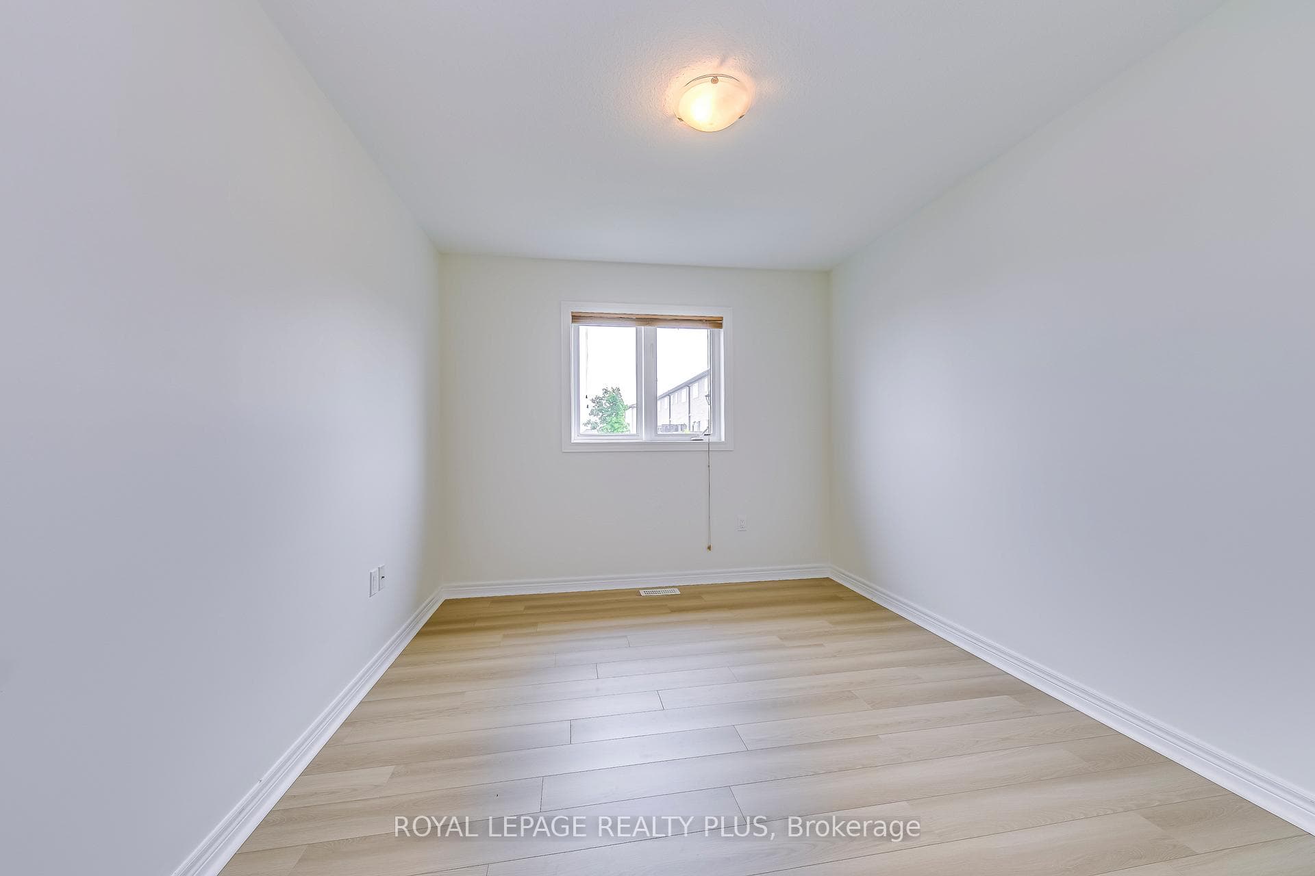 95 Charleswood Crescent photo 32