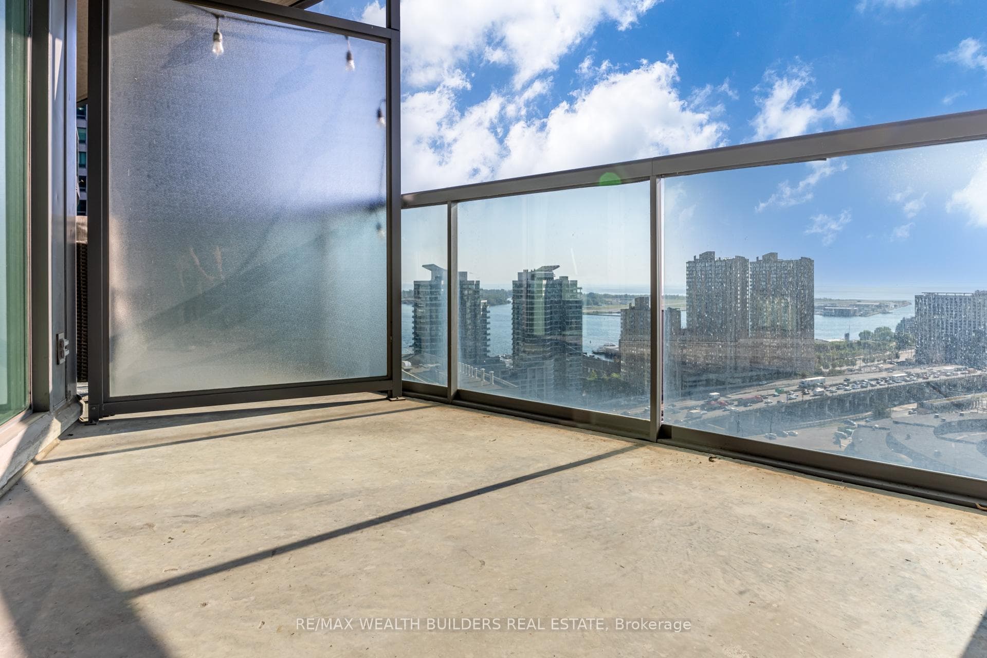 30 Grand Trunk Crescent Unit 3001 photo 14