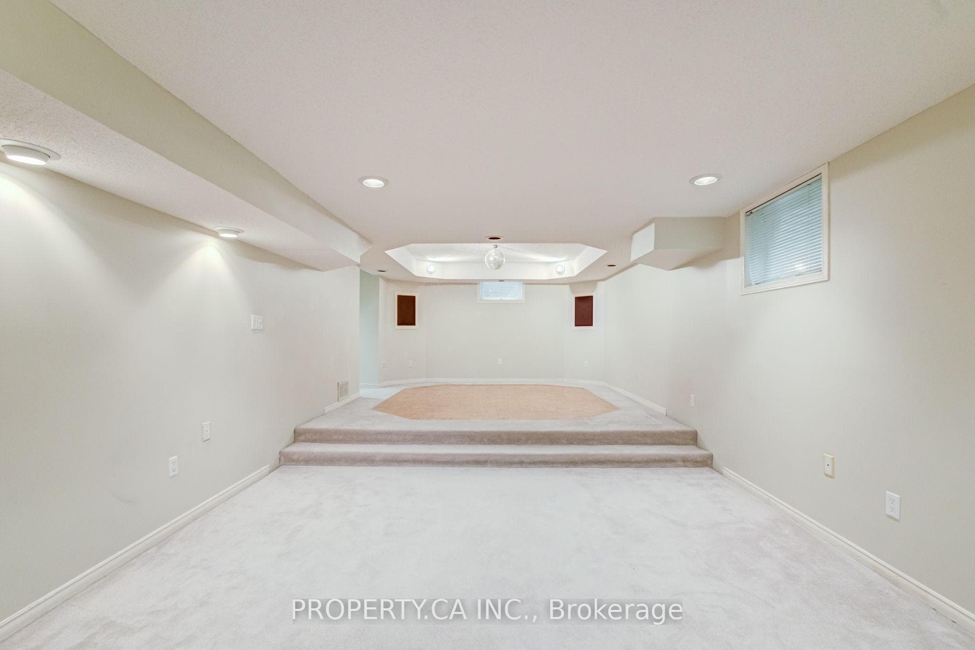 143 Cambridge Crescent photo 42
