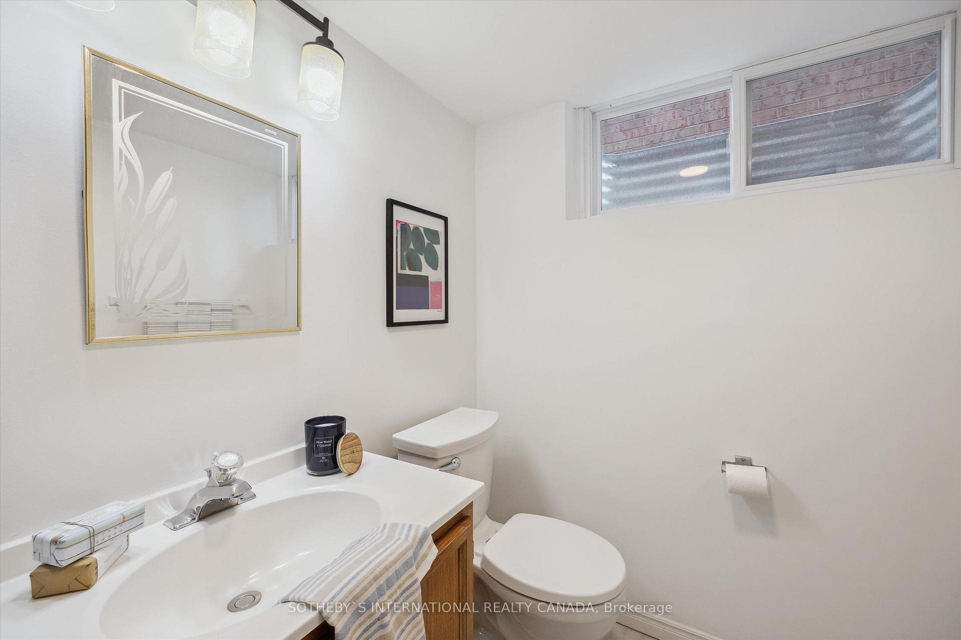 107 Lansbury Drive photo 30