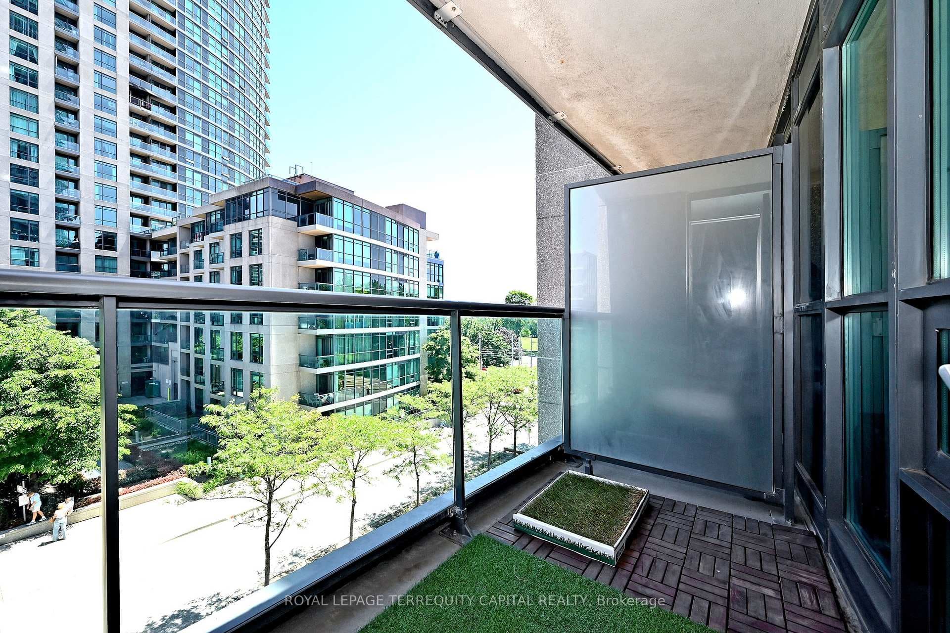 219 Fort York Boulevard Unit 405 photo 32