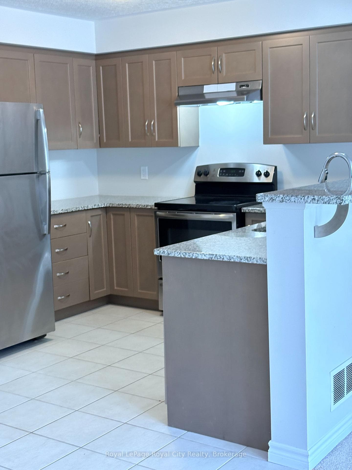 15 SUMMERFIELD Drive photo 5