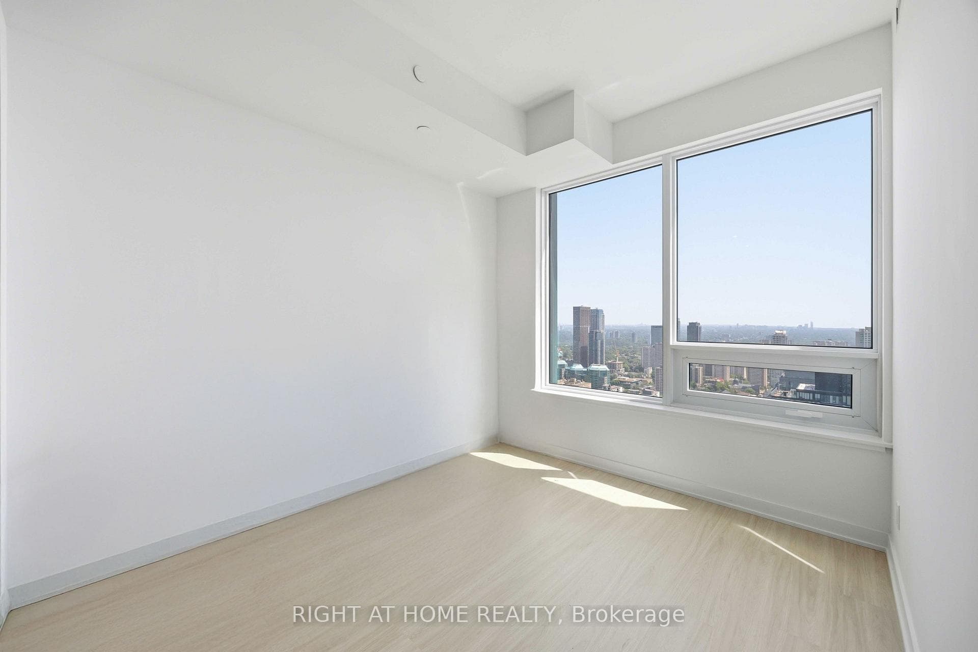 8 WELLESLEY Street Unit 5110 photo 13