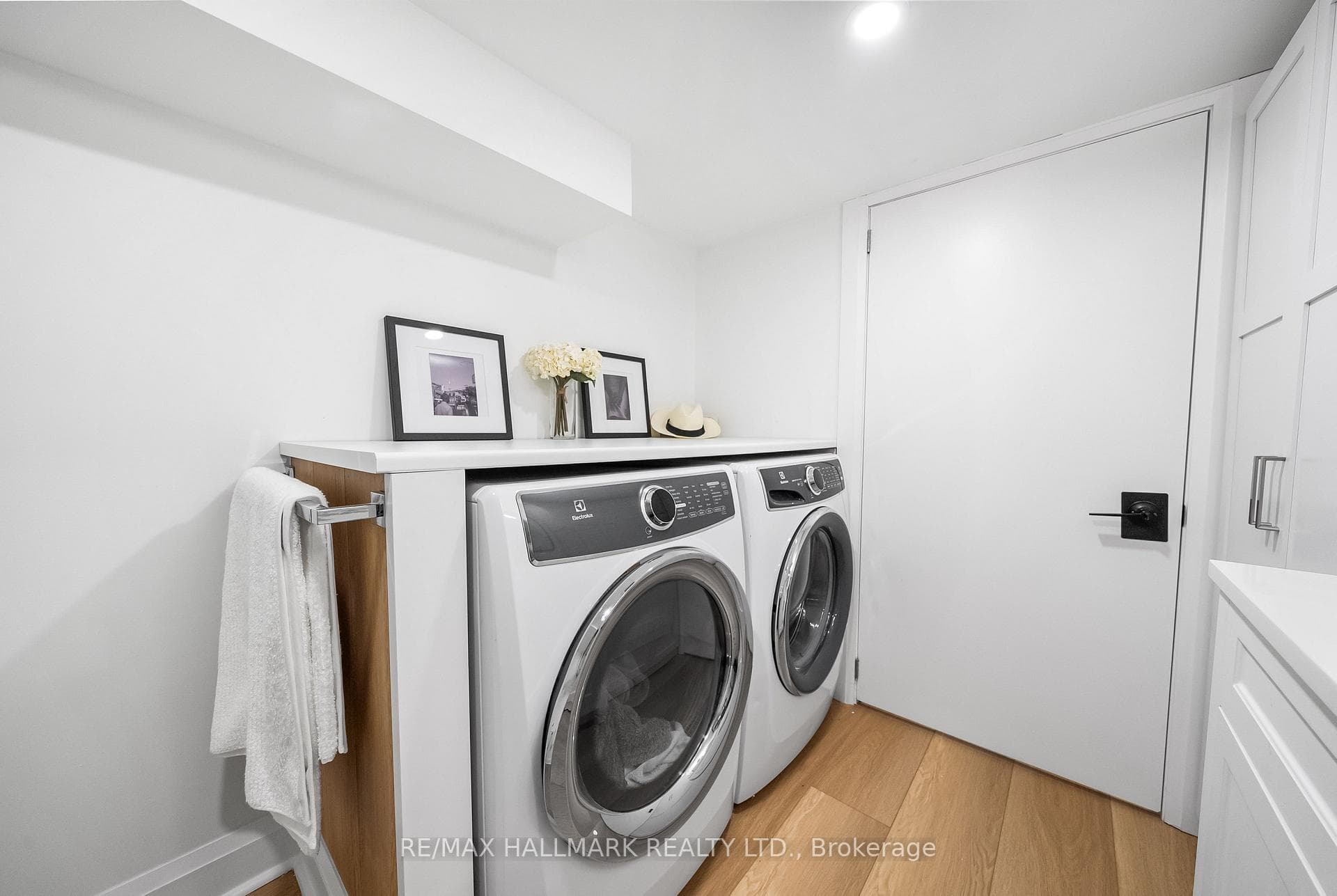 287 Bedford Park Avenue photo 33