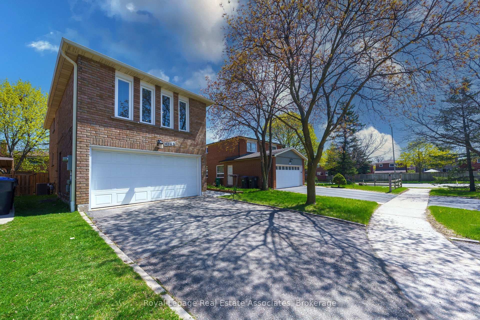 6763 Dolmage Court photo 2
