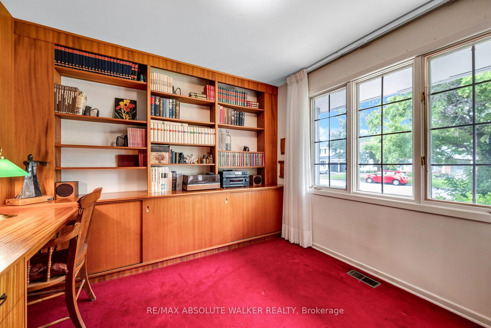 1950 Fairmeadow Crescent photo 17