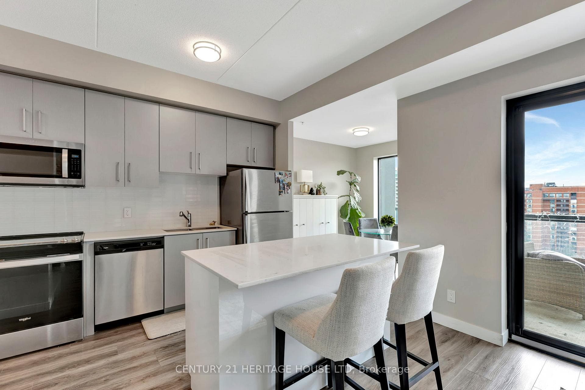 15 Queen Street Unit 1415 photo 6
