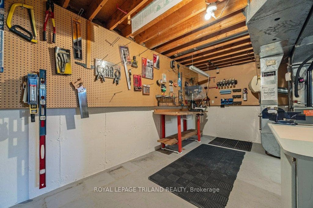 1673 Aldersbrook Road photo 30
