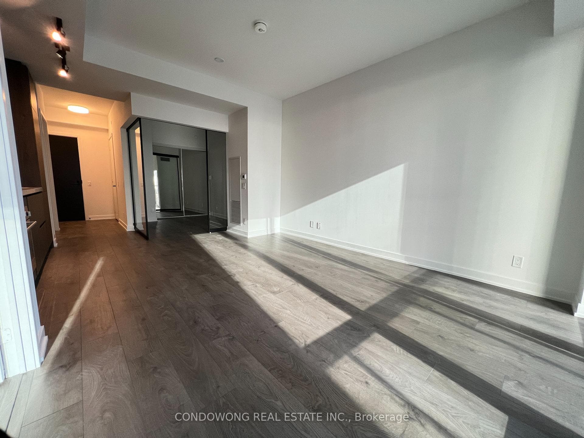 108 Peter Street Unit 1106 photo 3