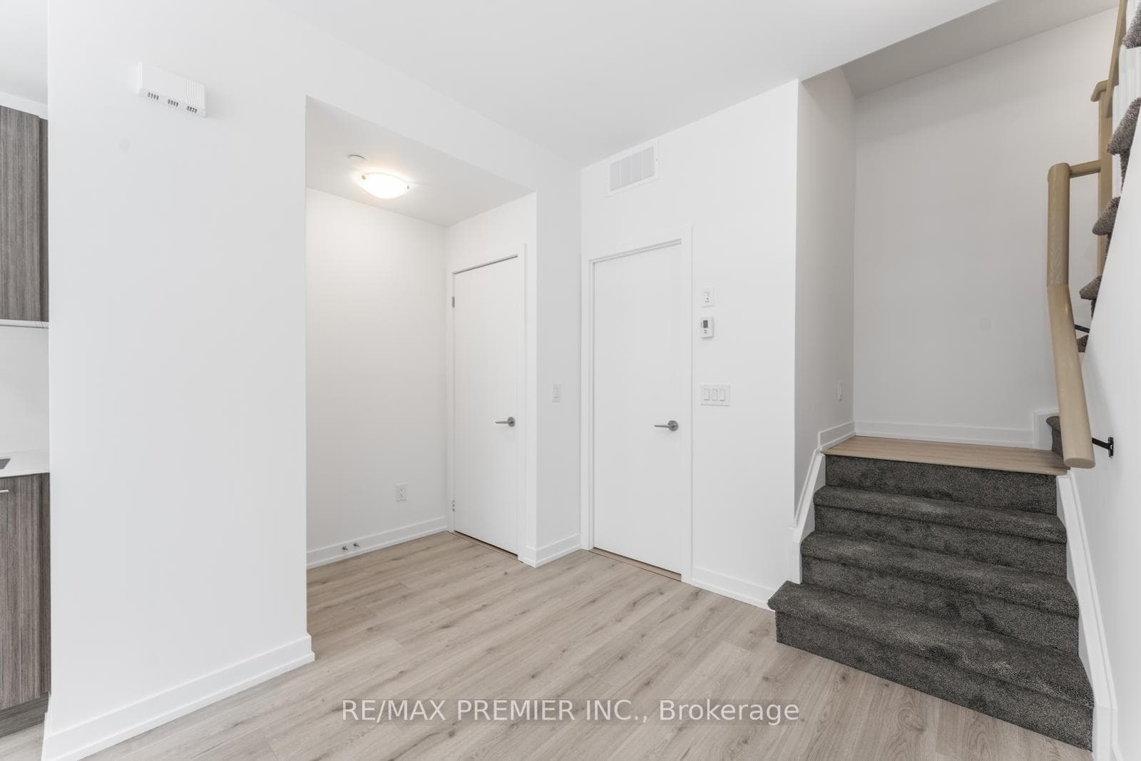 851 Sheppard Avenue Unit 15 photo 11
