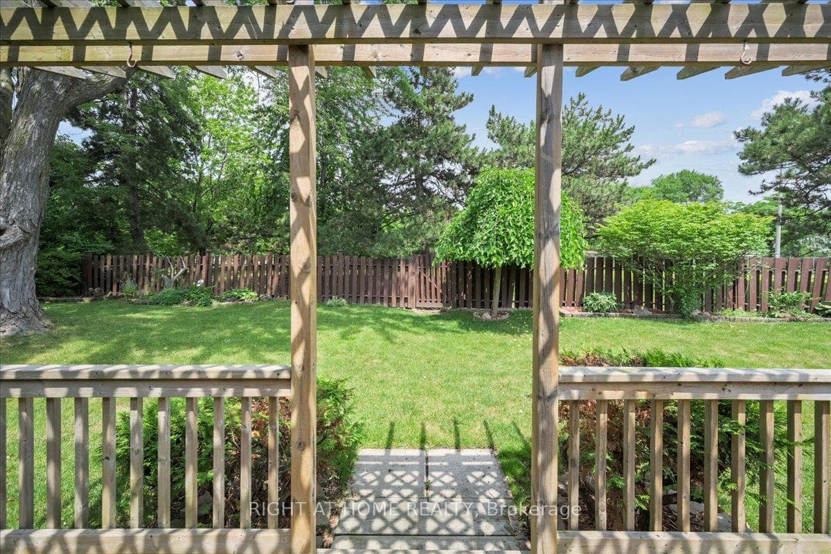 12 Eldon Court photo 31