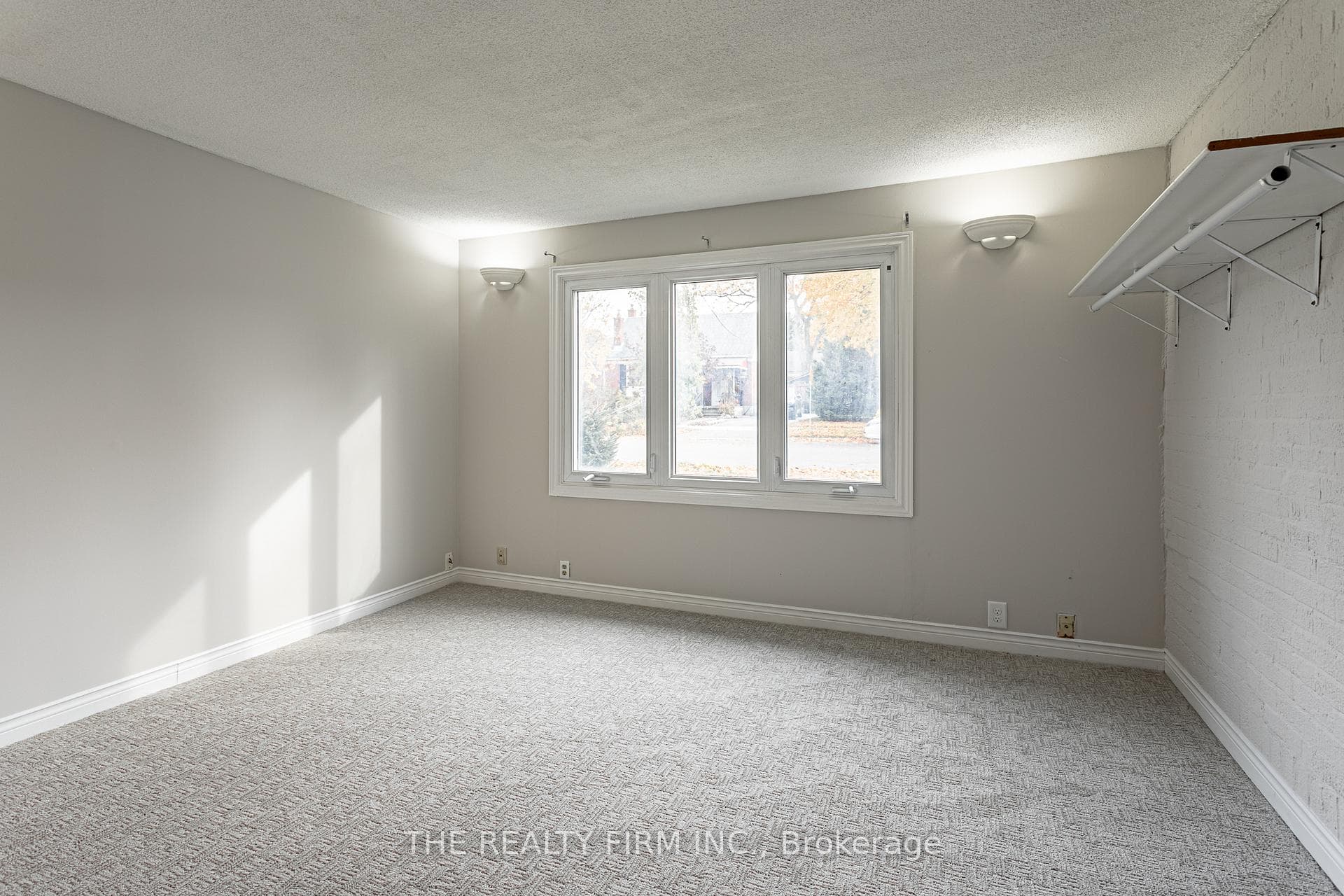 624 Grosvenor Street photo 11