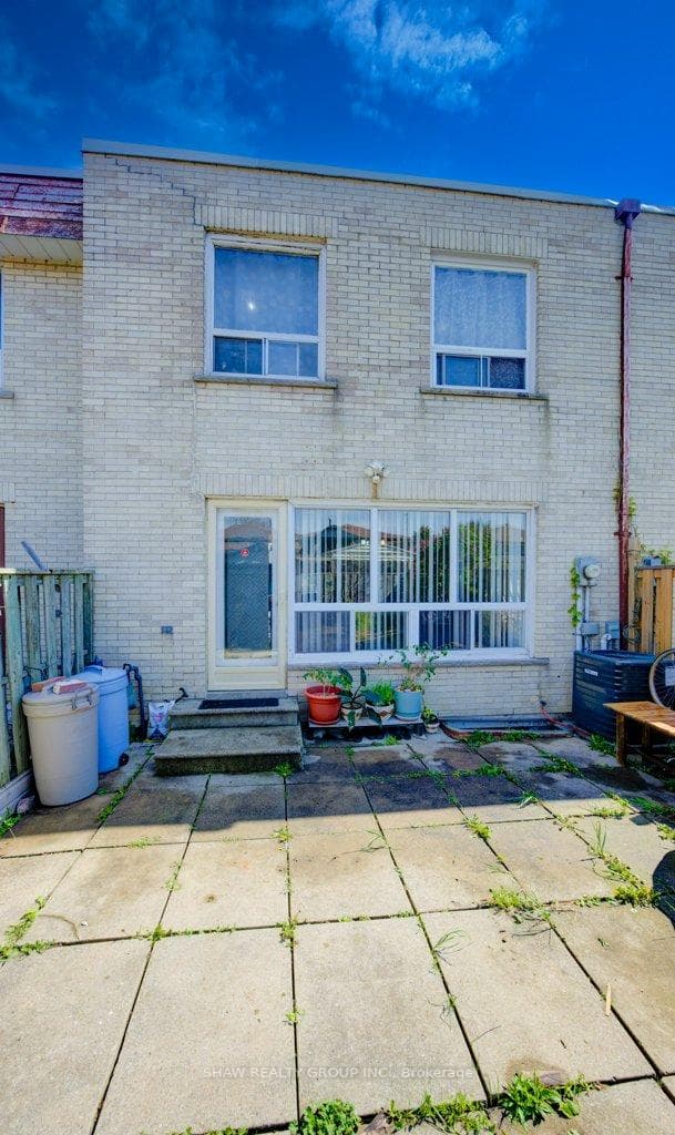 7440 Goreway Drive Unit 22 photo 32