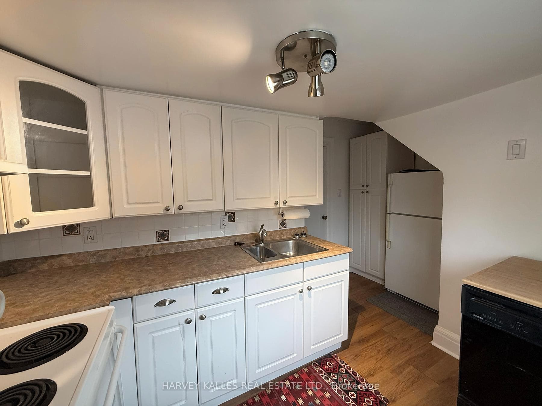 42 Glencairn Avenue Unit C photo 5