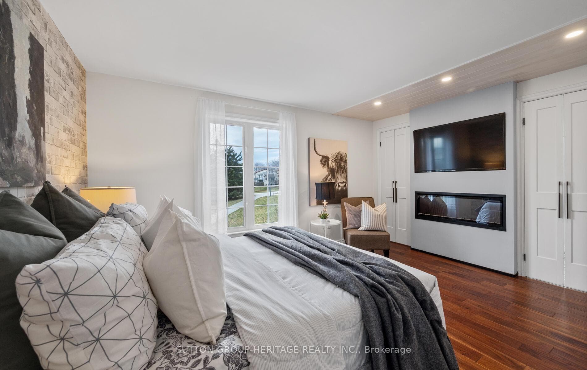 40 Panter Crescent photo 14