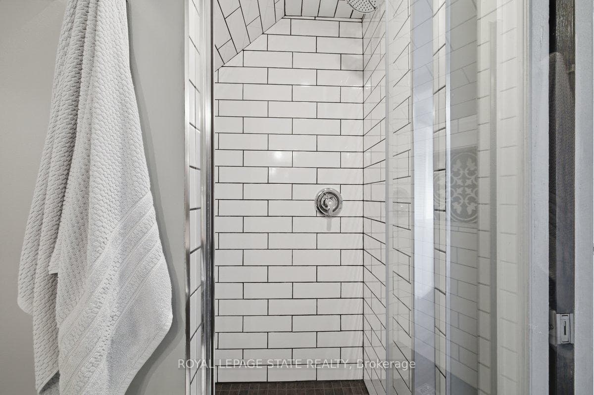 216 Summerhill Avenue photo 21