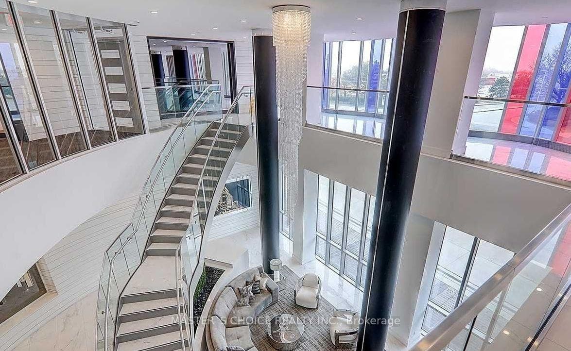 9471 Yonge Street Unit 920 photo 11