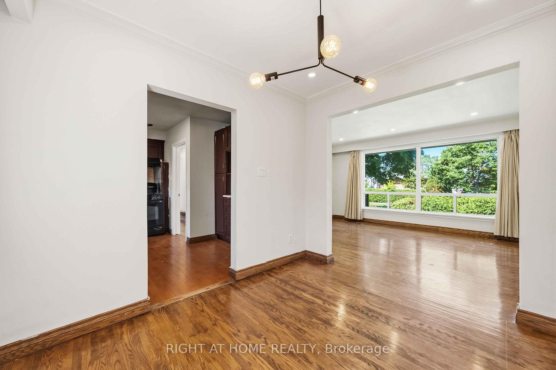 1 Mozart Avenue photo 8