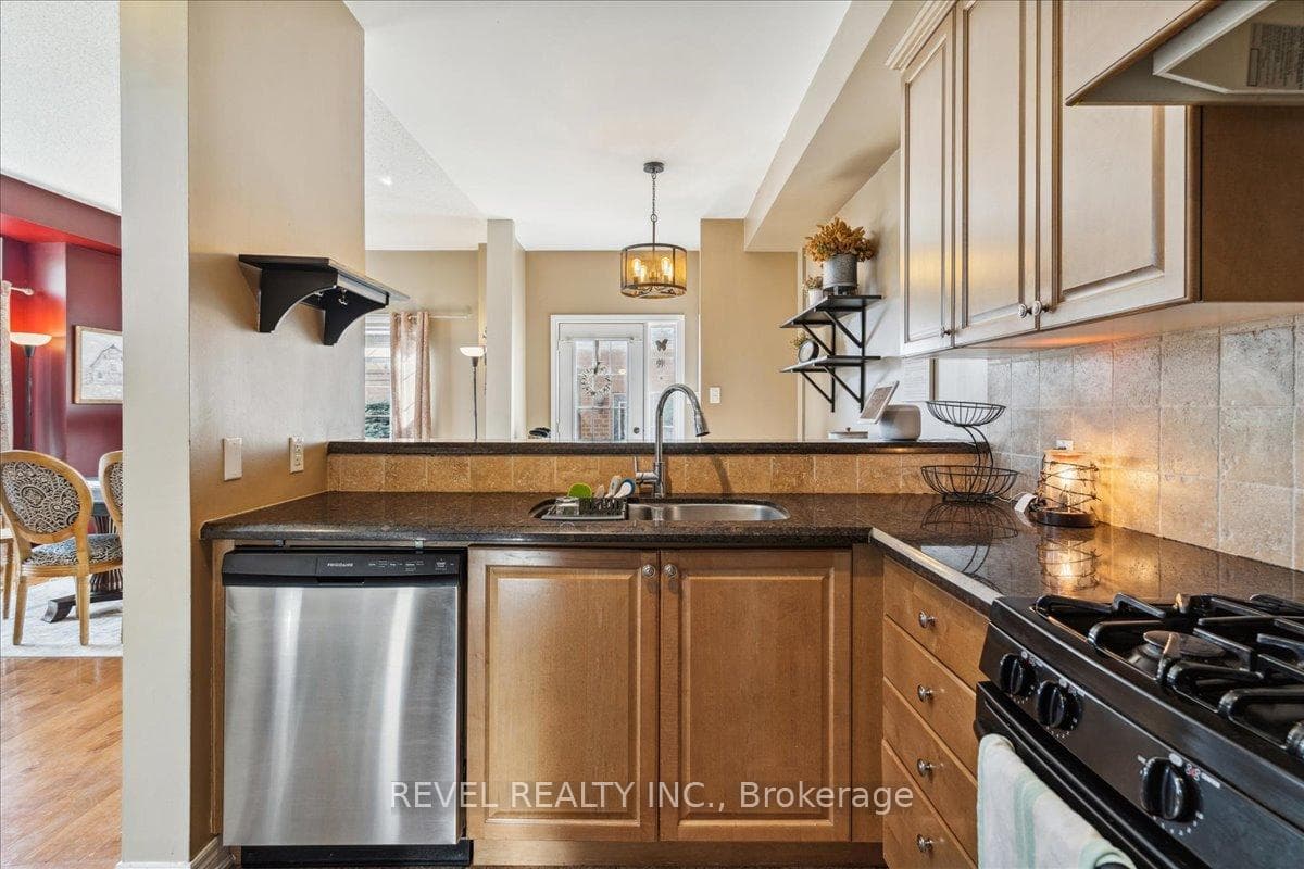 63 Westhampton Way photo 14