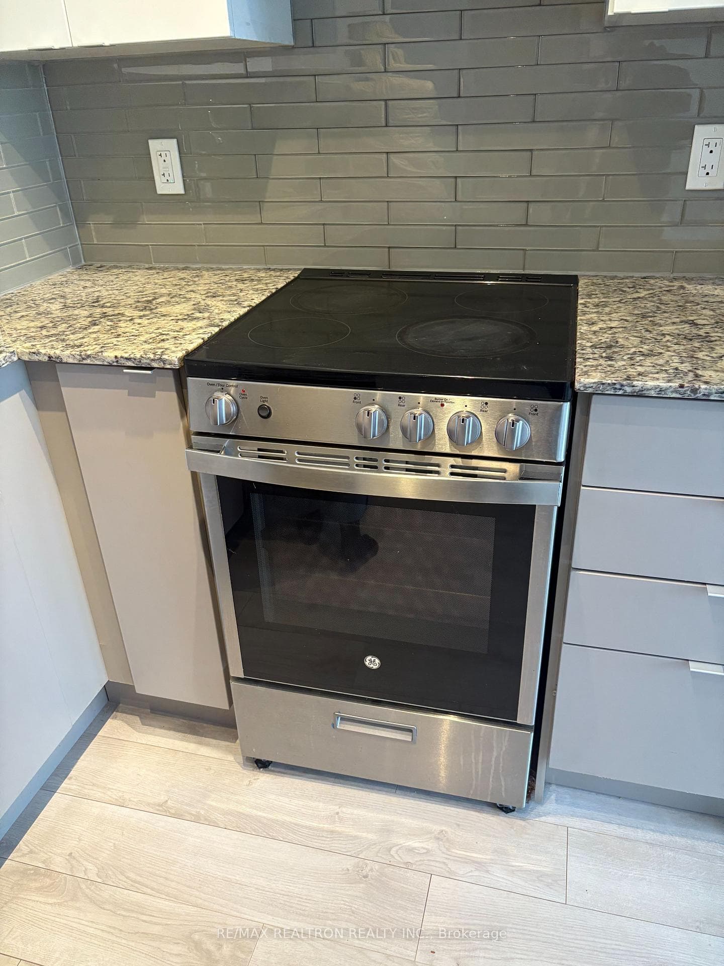 120 Varna Drive Unit 718 photo 9