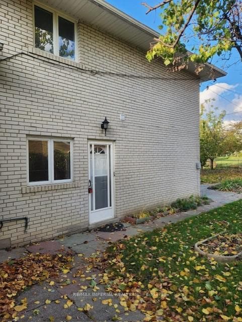 2143 Linby Street Unit Lower photo 3