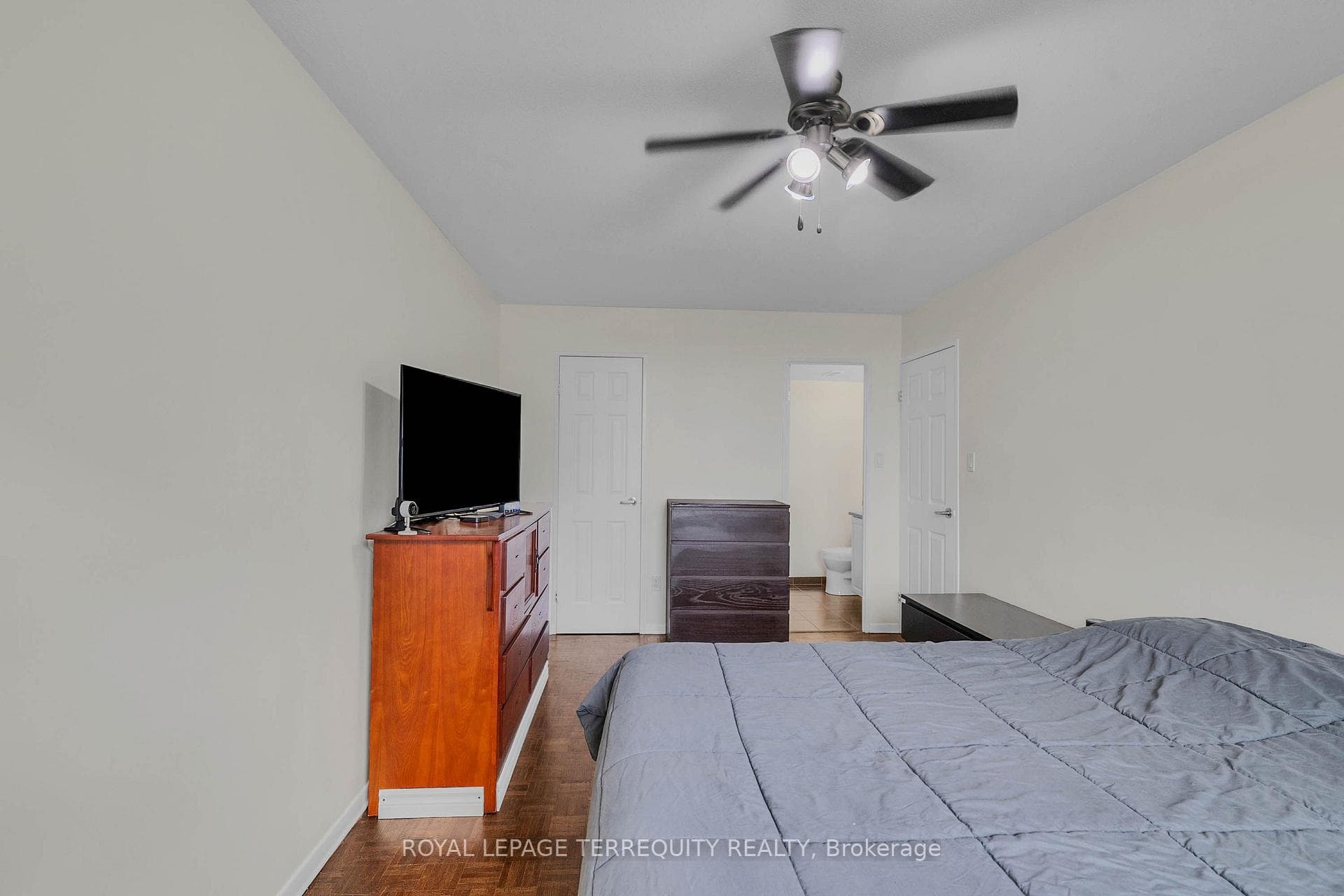 180 Markham Road Unit 816 photo 18