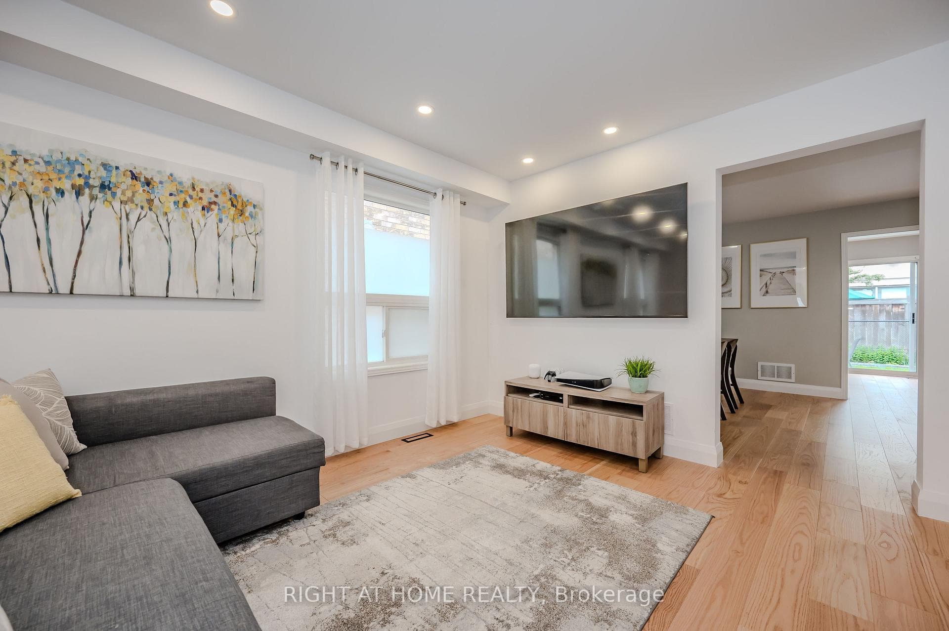 81 Ronan Crescent photo 5