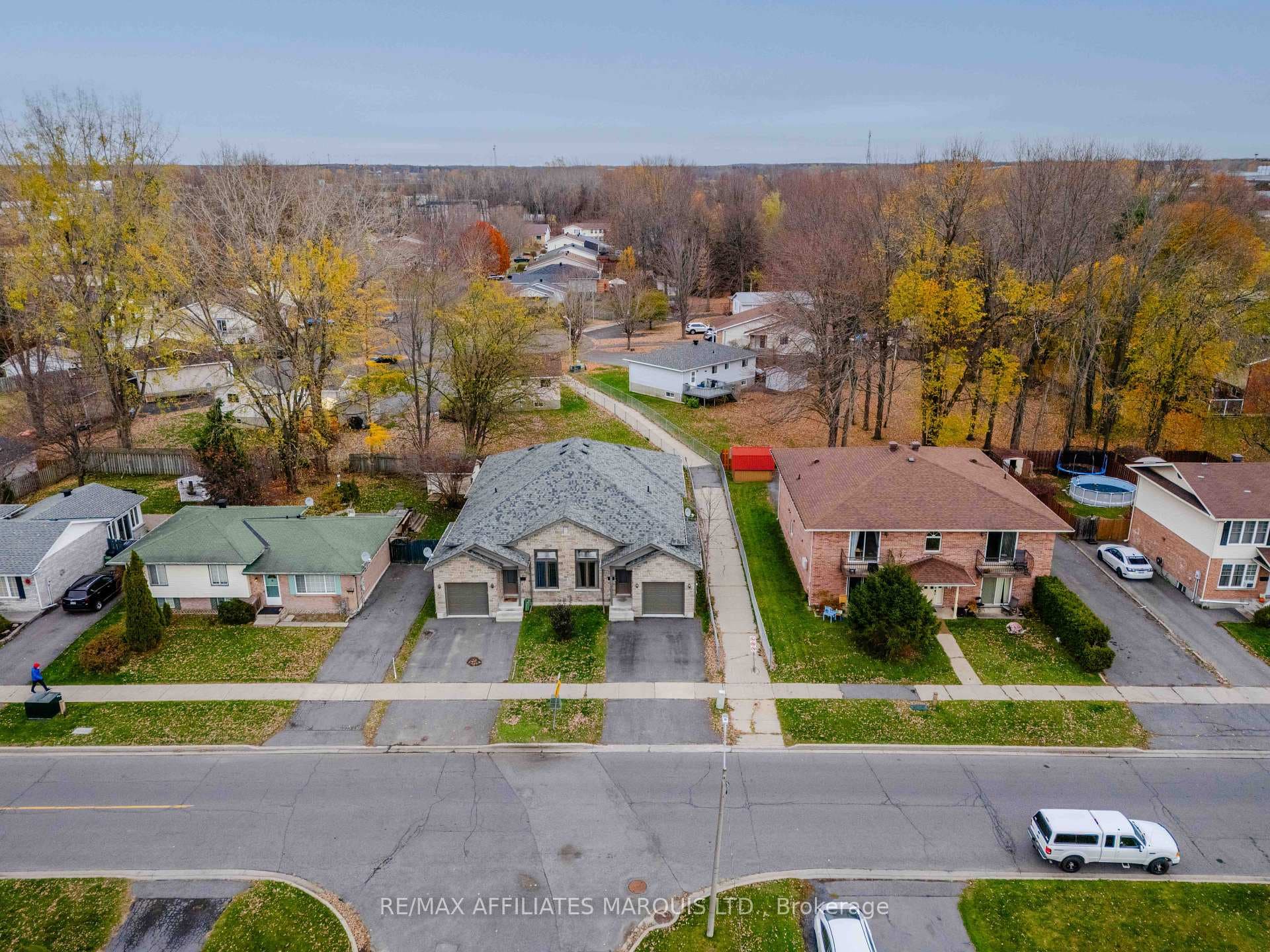 660 Hamilton Crescent photo 40