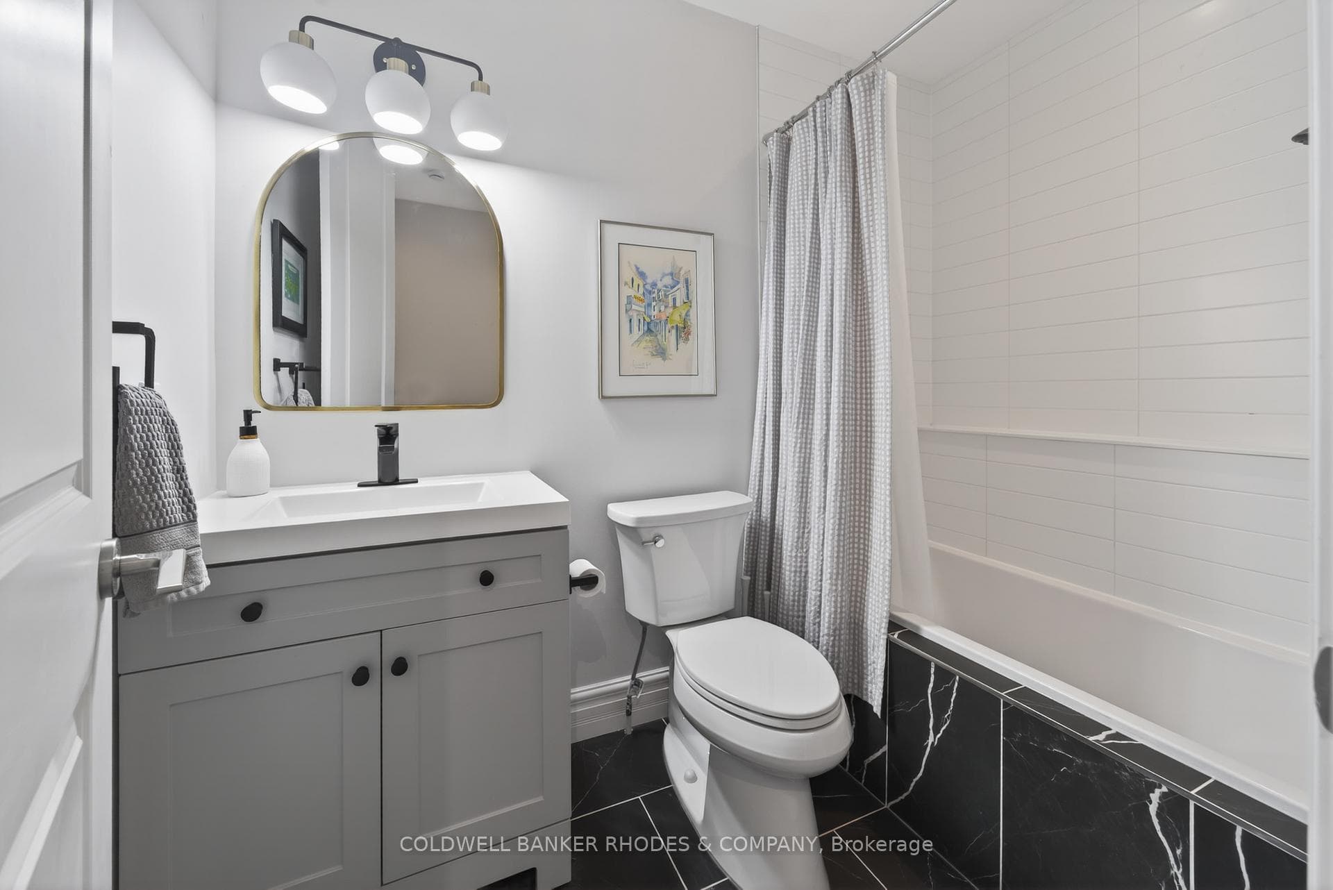 213 Ivy Crescent Unit A photo 8