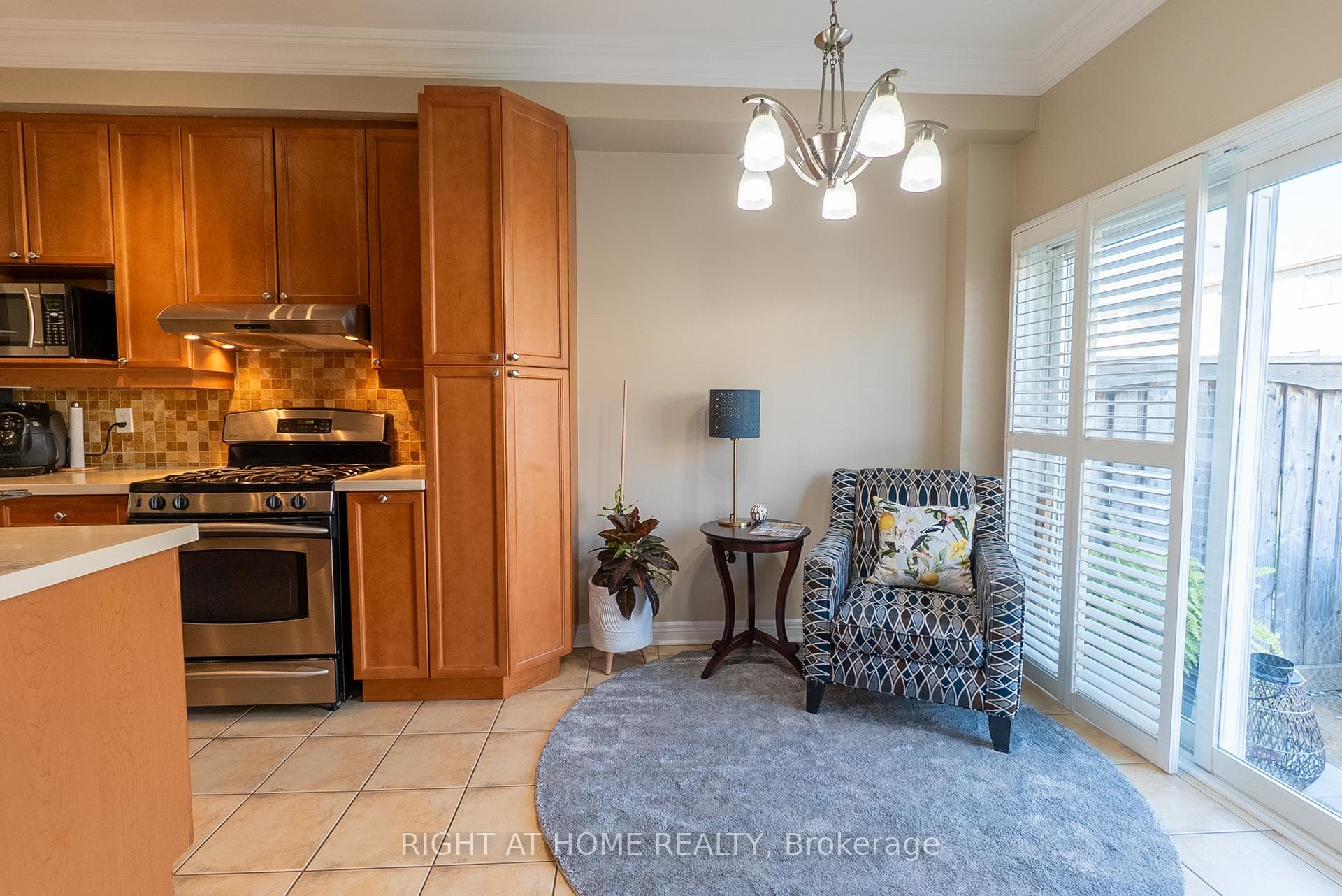 Breakfast Table or Sitting Area