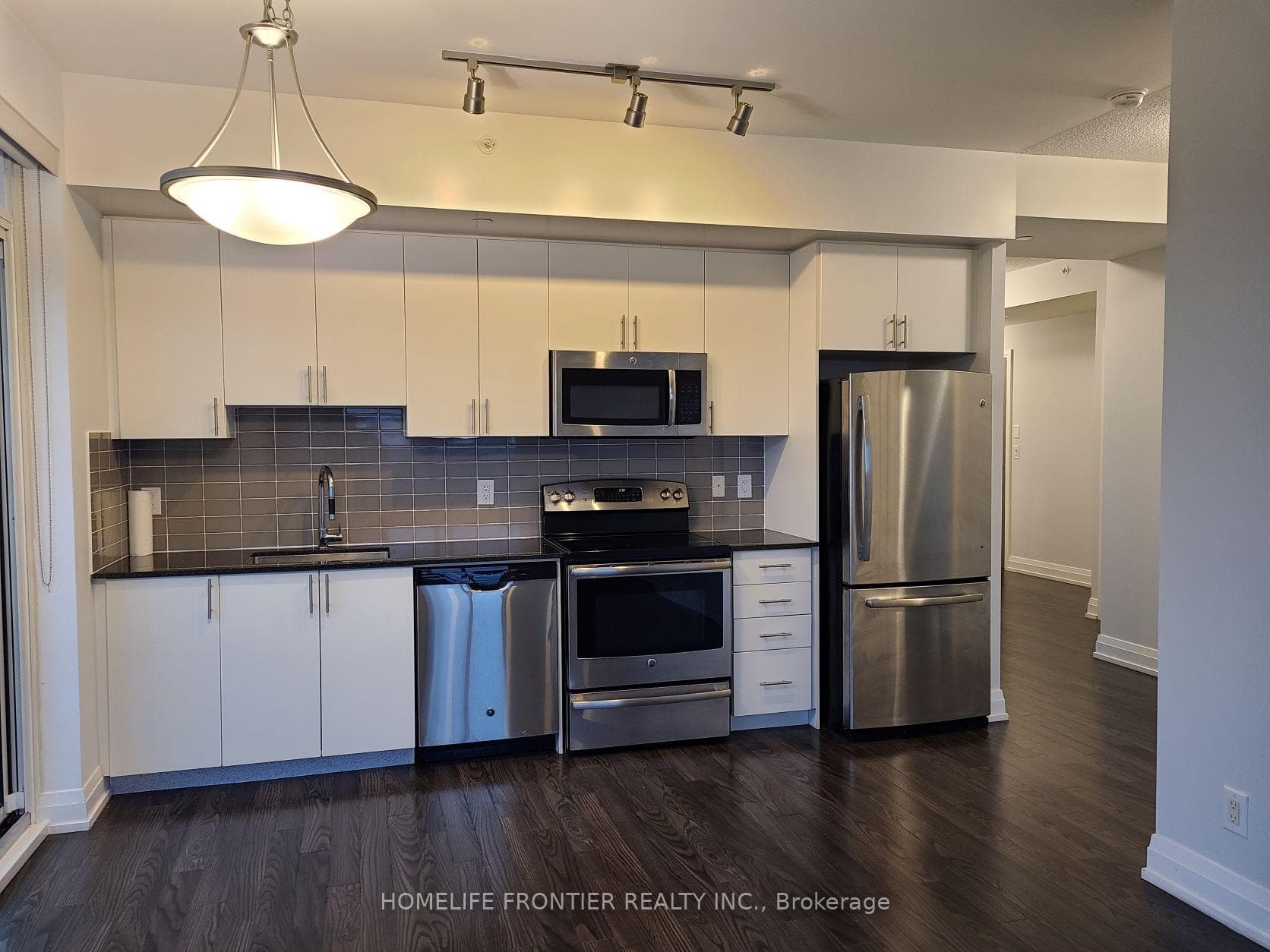 7167 Yonge Street Unit 906 photo 10