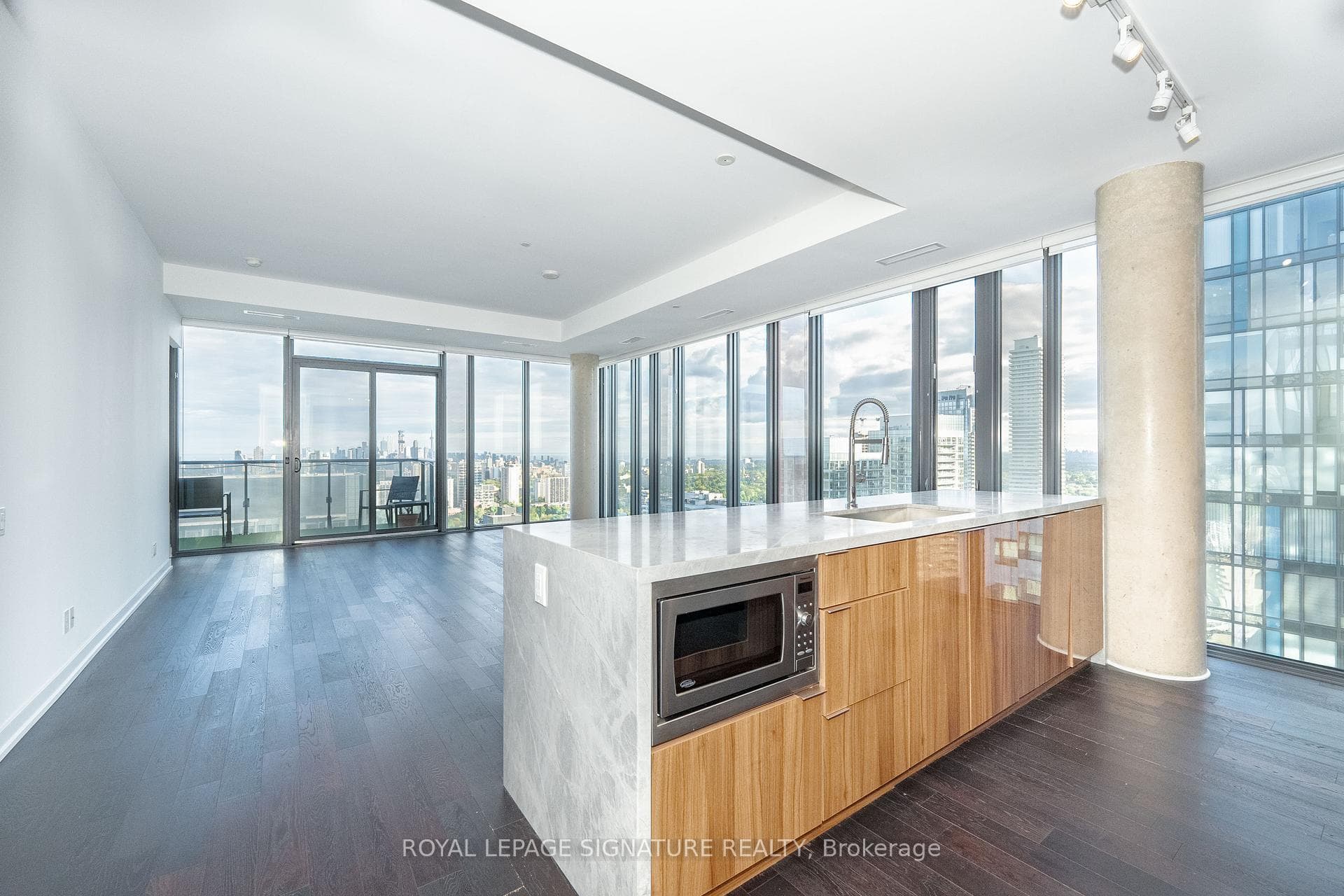 185 Roehampton Avenue Unit PH06 photo 18