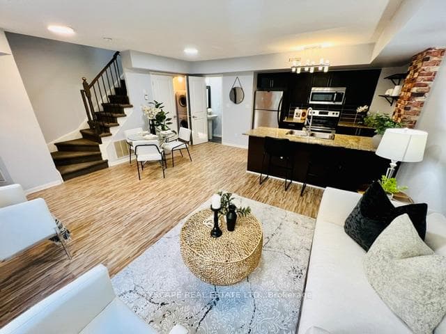 8 Foundry Avenue Unit 164 photo 4