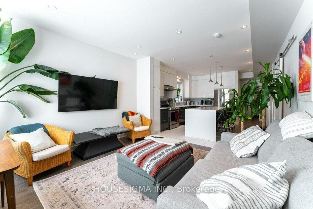 167 Quebec Avenue Unit Unit 3 photo 5