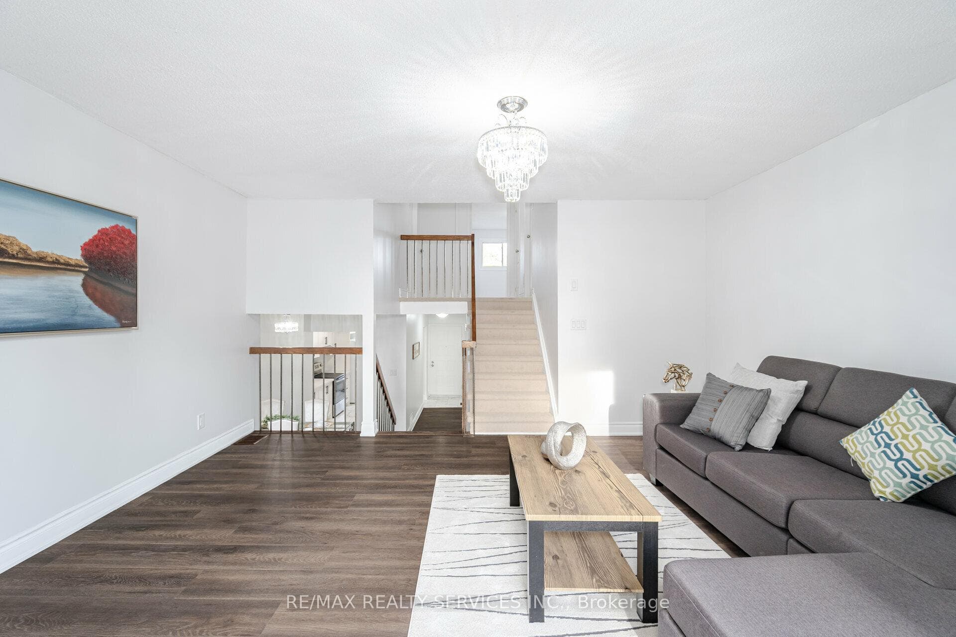 98 Simmons Boulevard photo 17