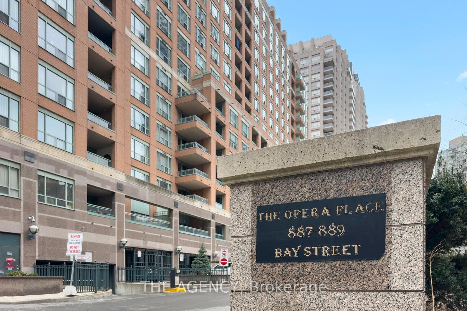 887 Bay Street Unit 604 photo 3