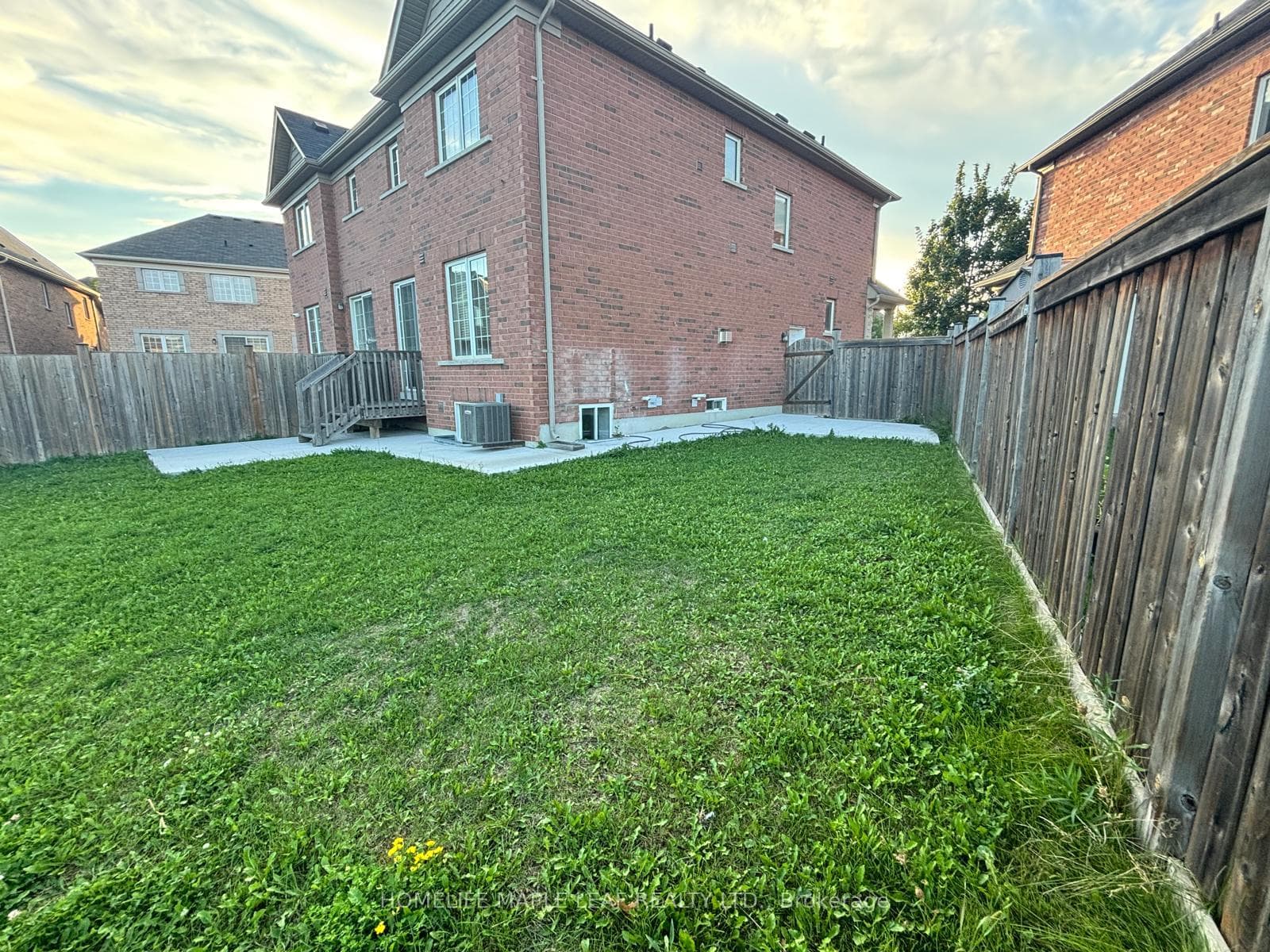 39 Sussexdale Drive photo 17
