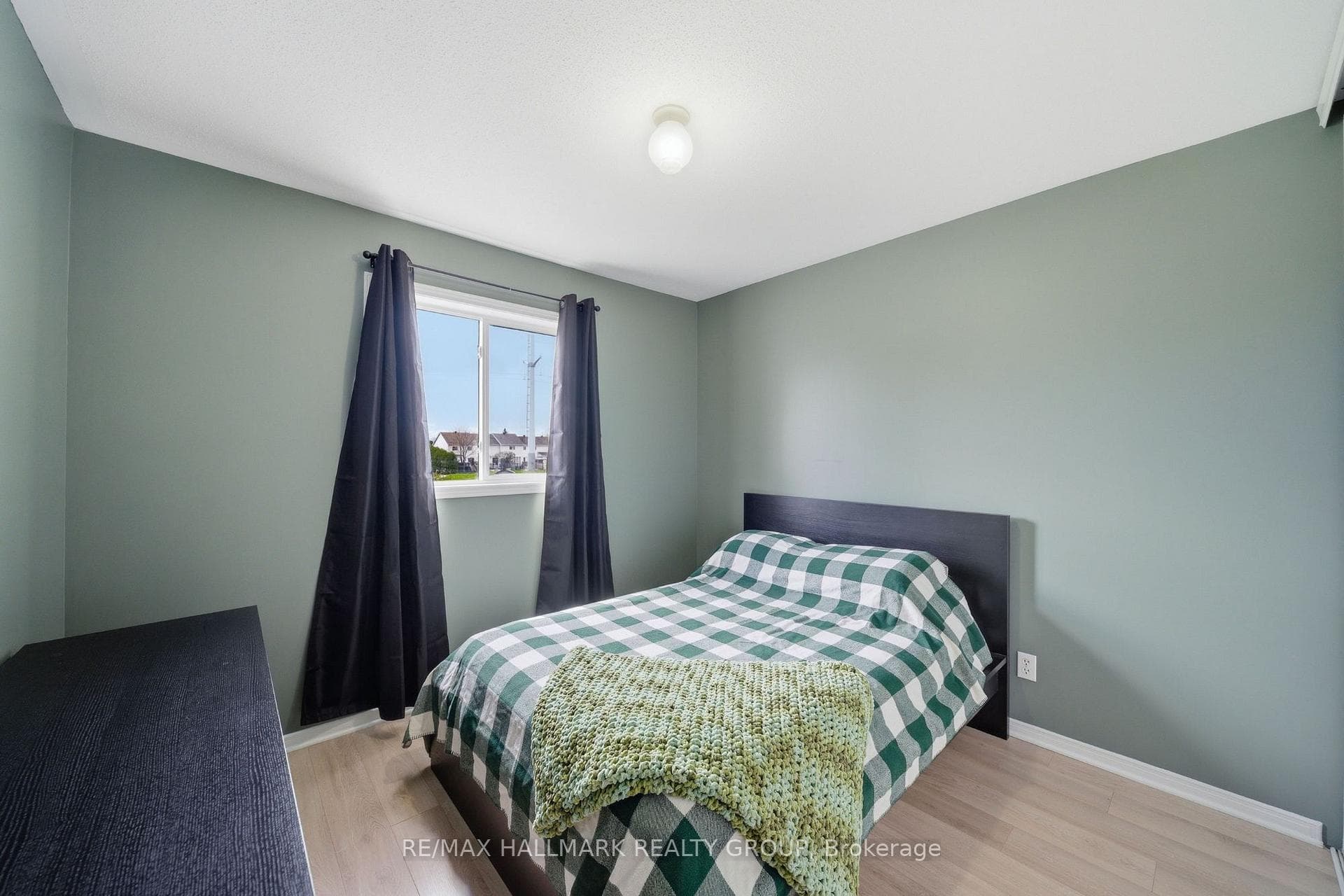 902 Paradise Crescent photo 19