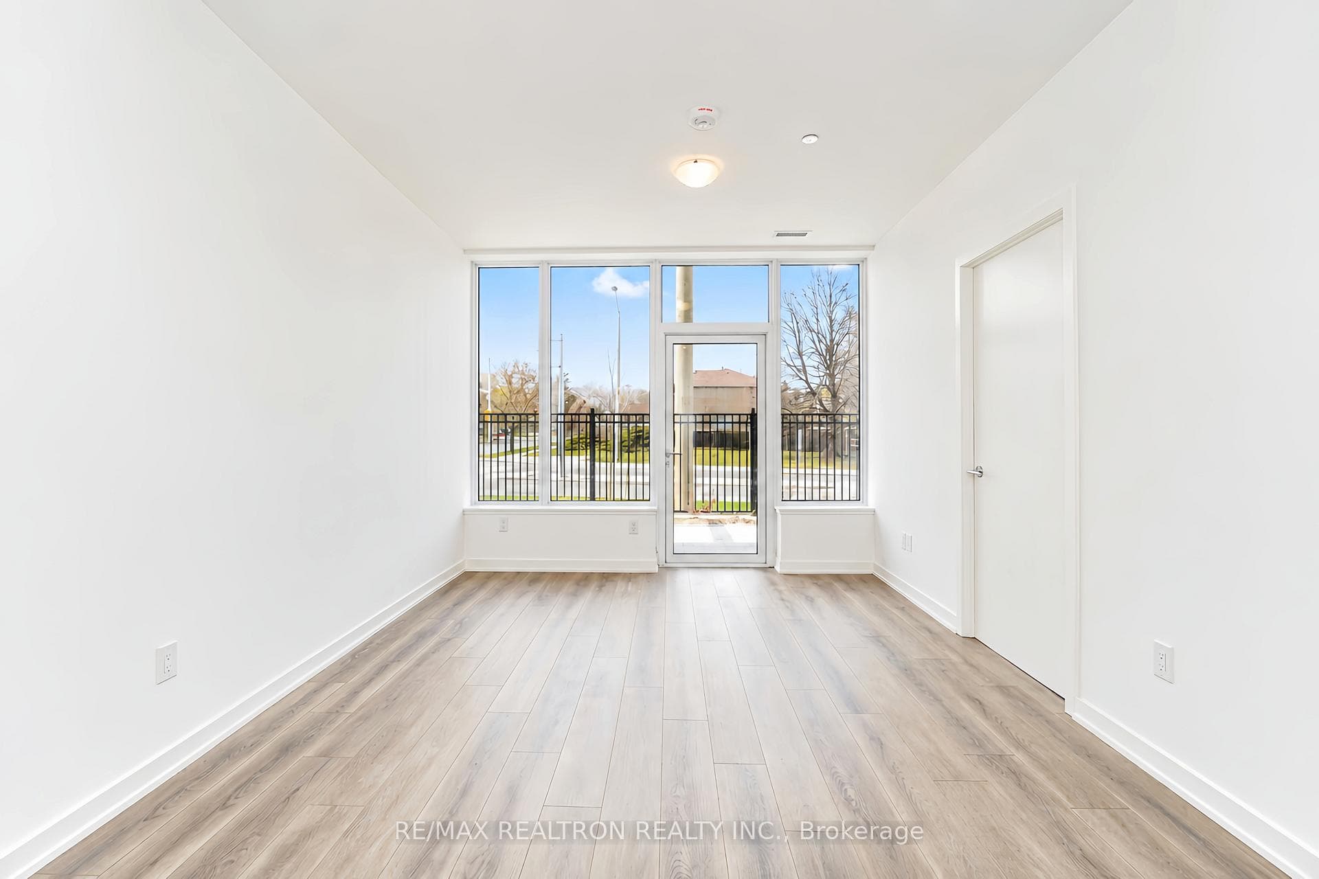 7439 Kingston Road Unit 101 photo 11