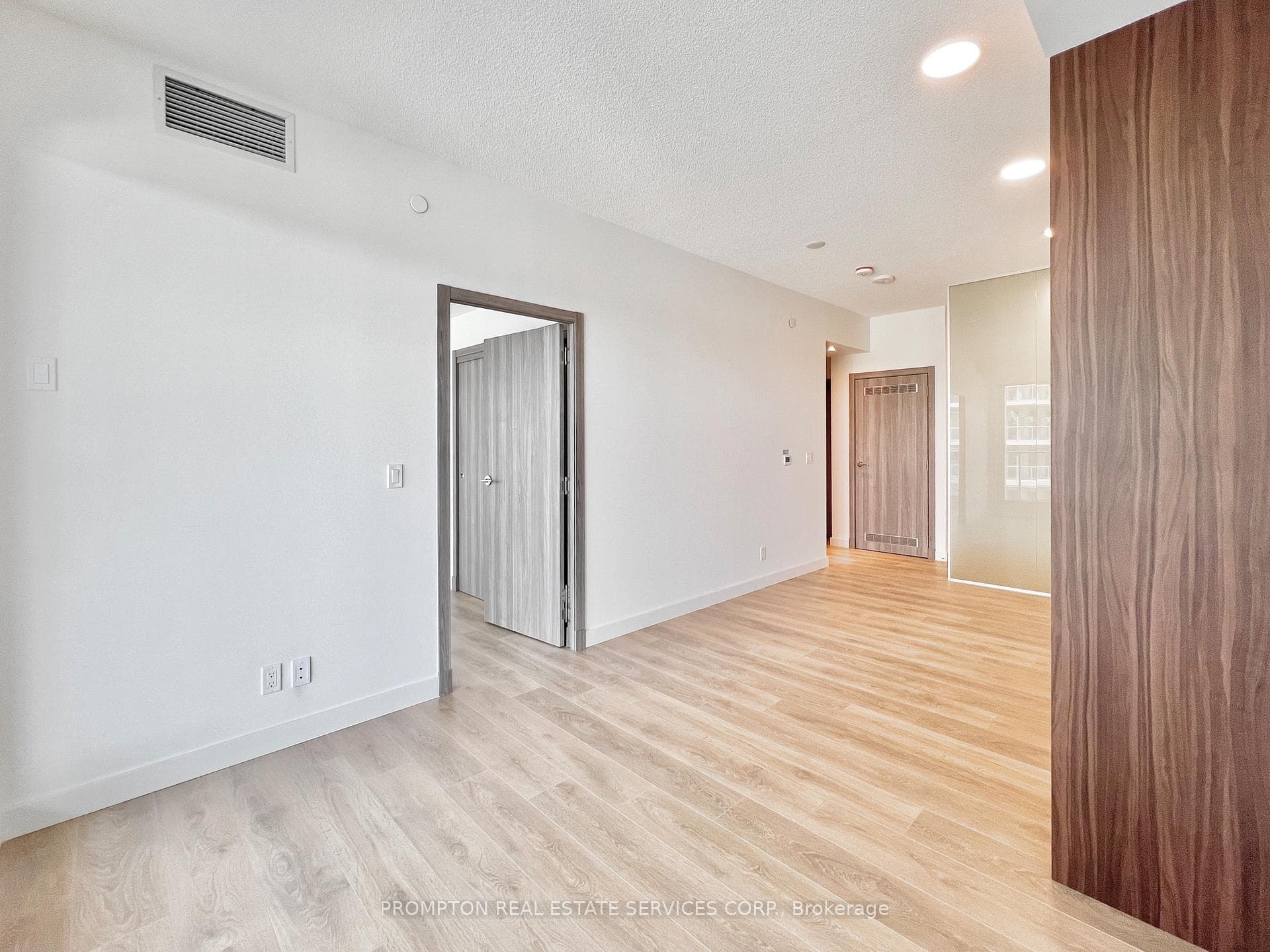 27 McMahon Drive Unit 708 photo 11