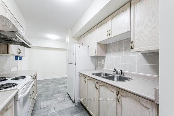 52 Sidney Belsey Crescent Unit 204 photo 11