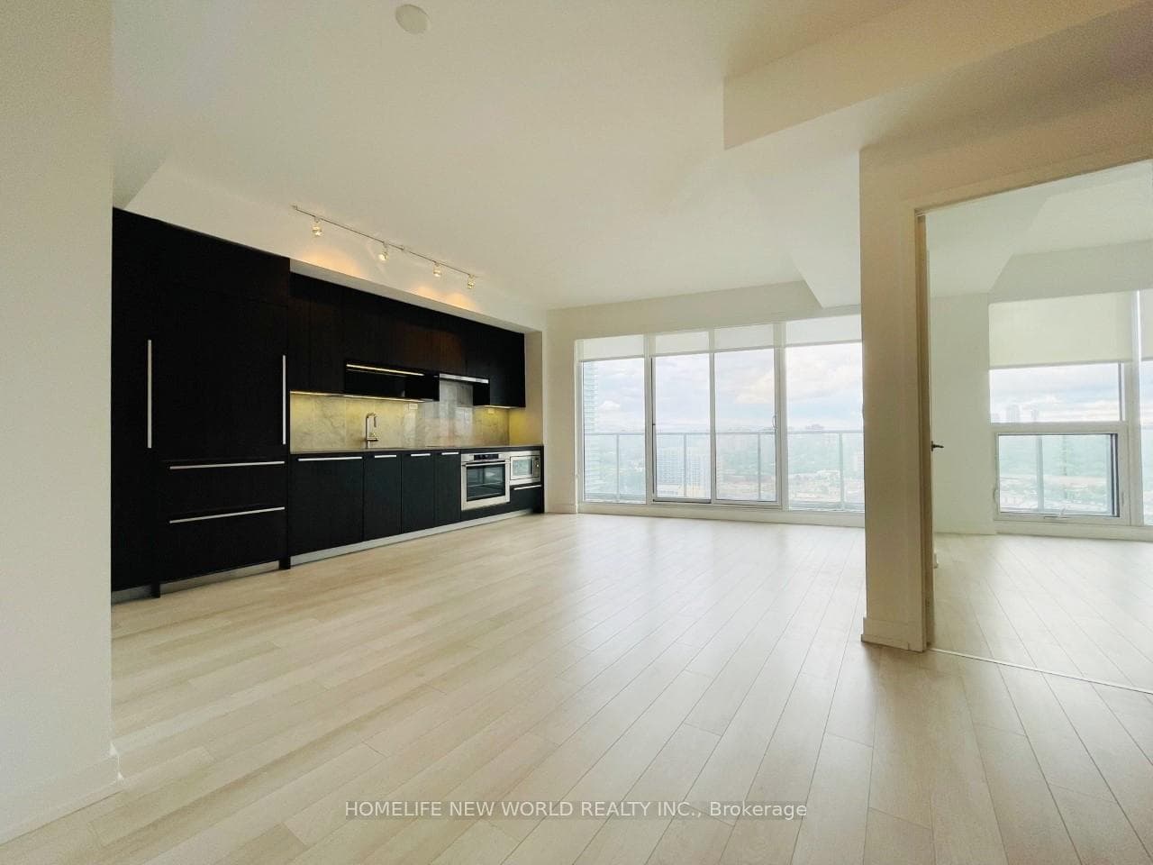 117 Mcmahon Drive Unit 1210 photo 3