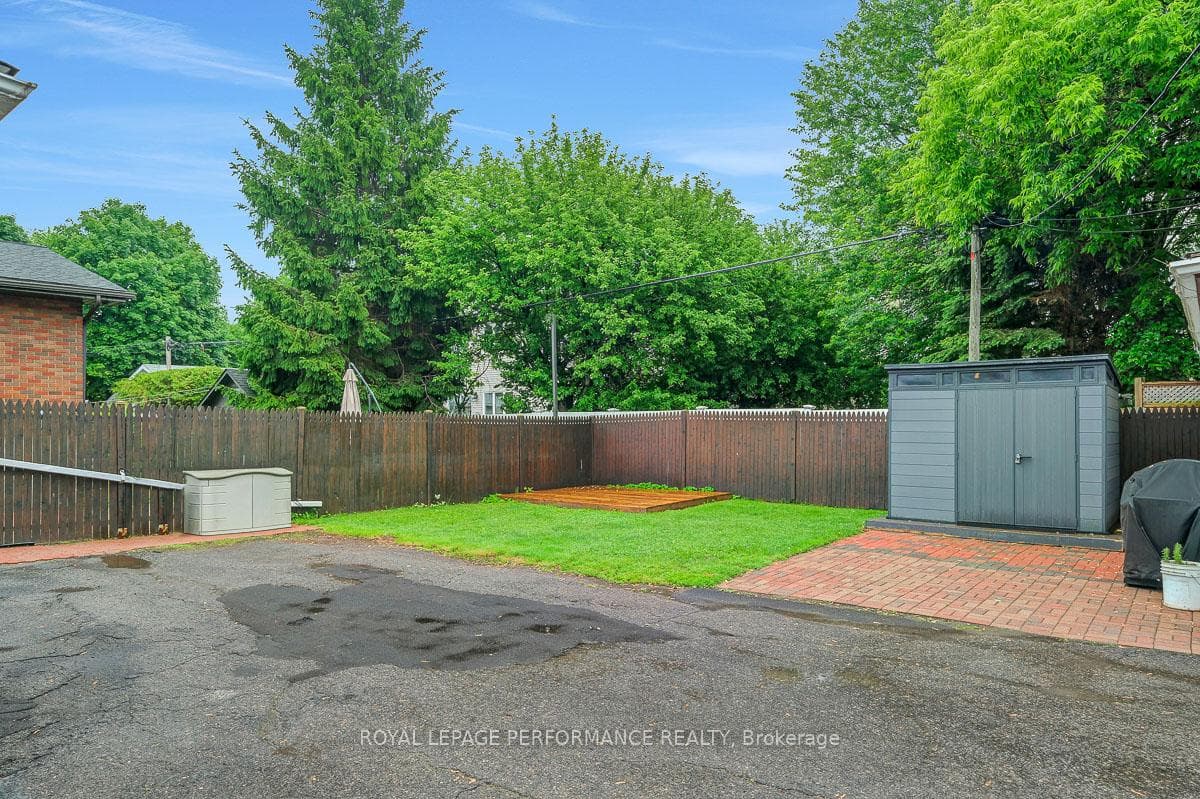102 Donald Street photo 37