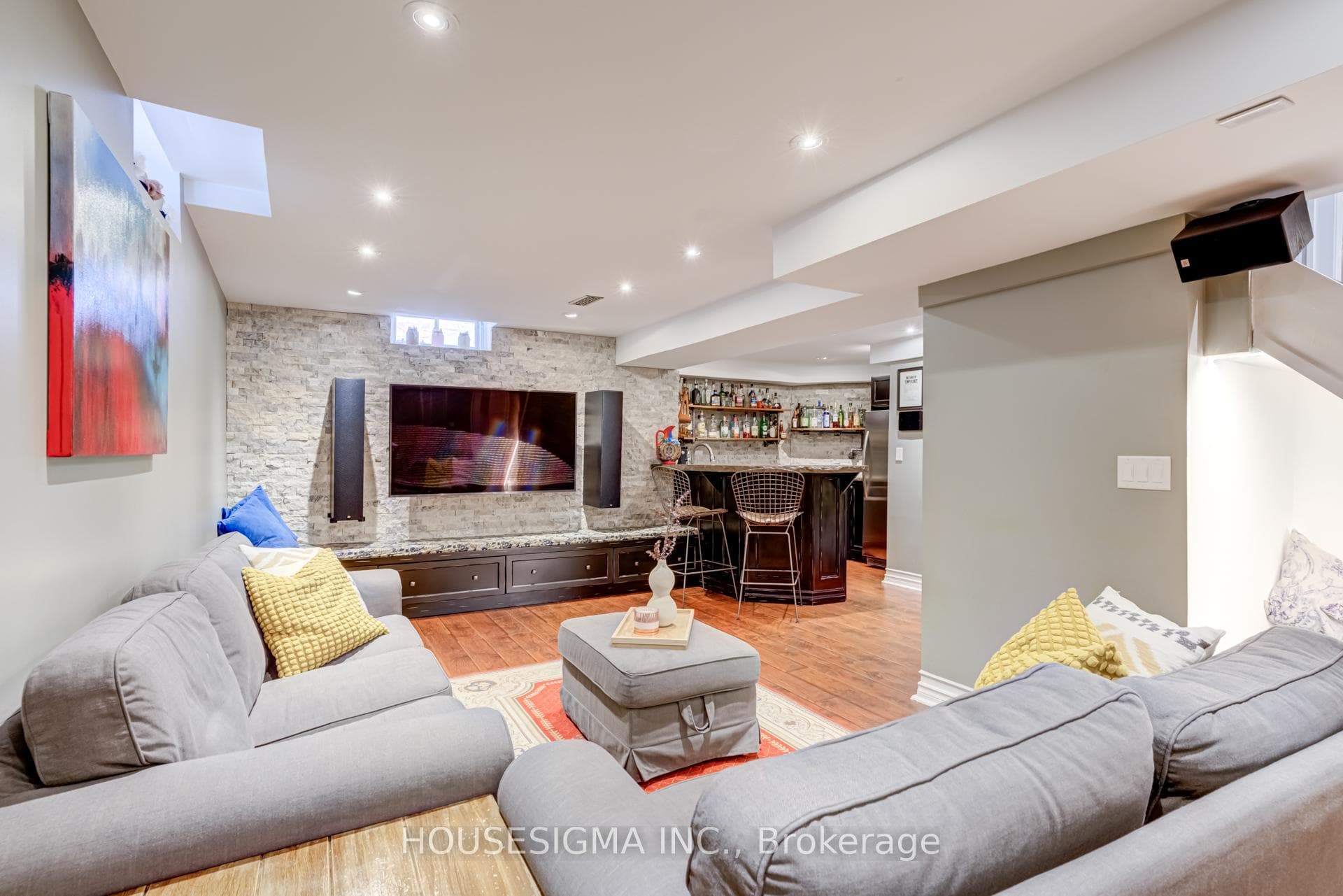 Entertainment Area w/ Feature Wall