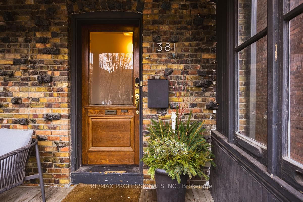 1381 Lansdowne Avenue photo 2