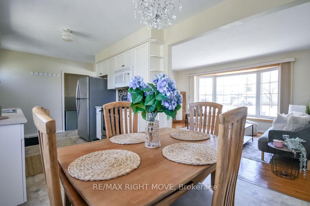 323 Collins Drive photo 12
